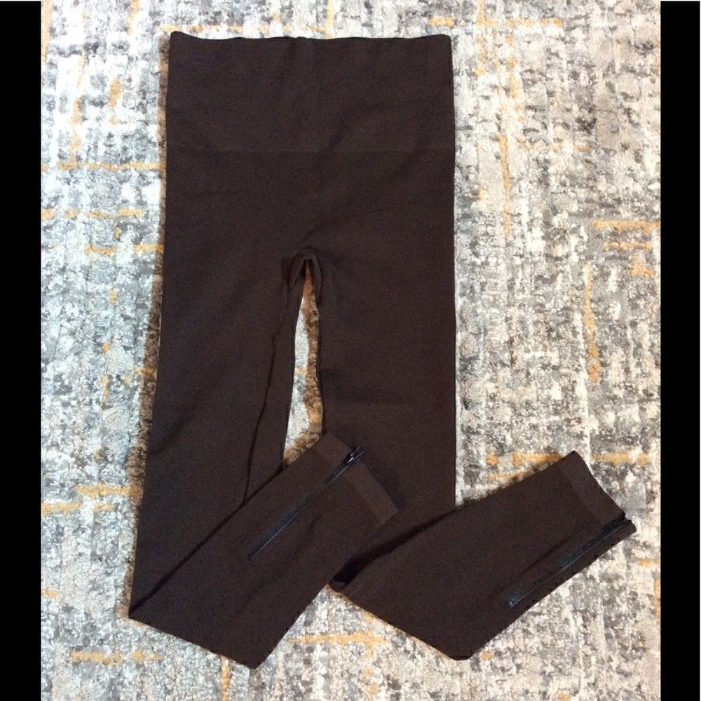 SPANX HIGH WAISTED SEAMLESS ANKLE ZIP LEGGINGS! L